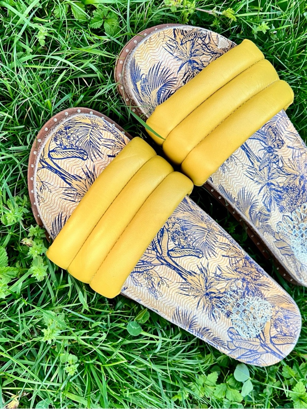 NWOB Vince Camuto Mustard Yellow Quilted Puffer Wedge Cork Slides Sandals 9-1/2 - Picture 3 of 16